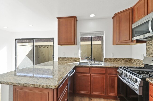 Building Photo - Rehabbed Newport Beach Townhome