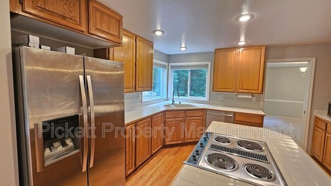 Building Photo - 6559 Gleneagle Ave SW