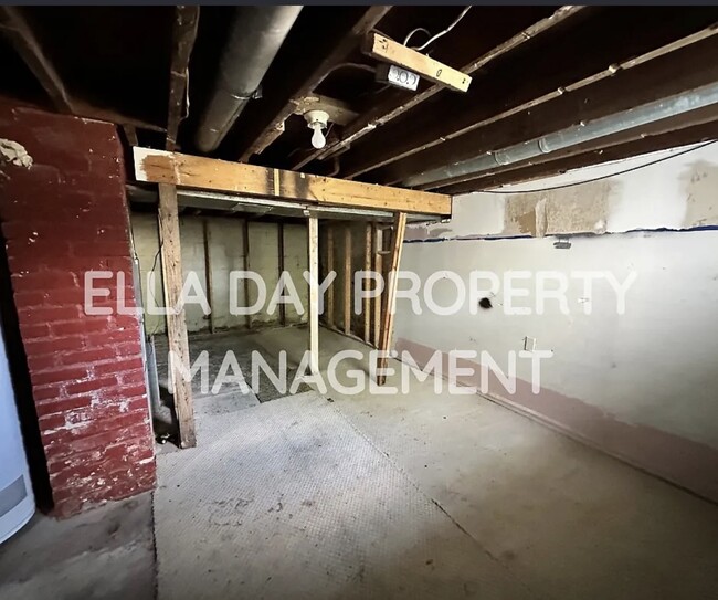 Building Photo - 1611 E Morris St