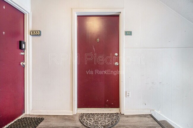 Building Photo - 2805 Northeast Expy