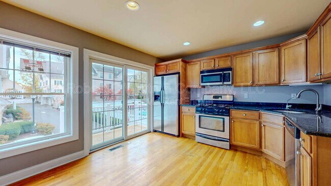 Building Photo - 59 Liberty St