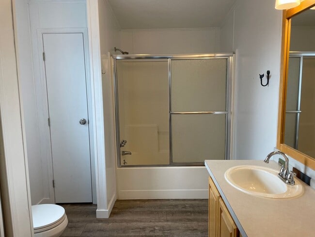 Building Photo - Remodeled Home Just Moments from Greenbank Farm!