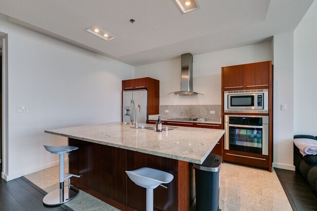 Building Photo - 4471 Dean Martin Dr