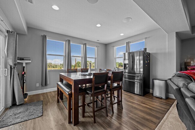 Building Photo - 15411 Village Cir E