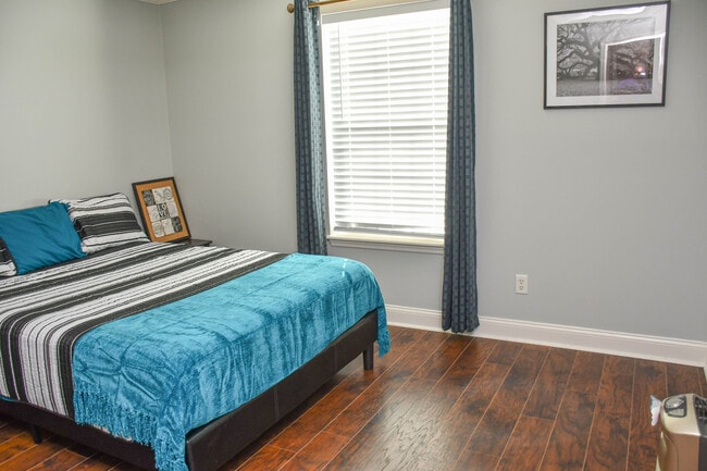 Building Photo - 2546 Bascom Dr