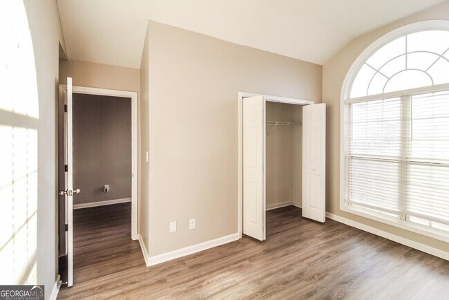 Building Photo - 1376 Trafalgar Way