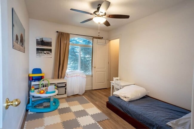 Building Photo - 1912 Oregon Ave