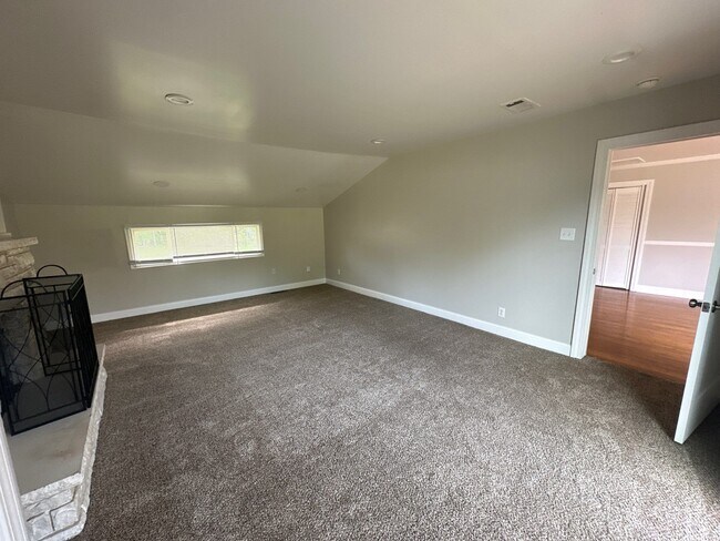 Building Photo - 1370 Farley Dr