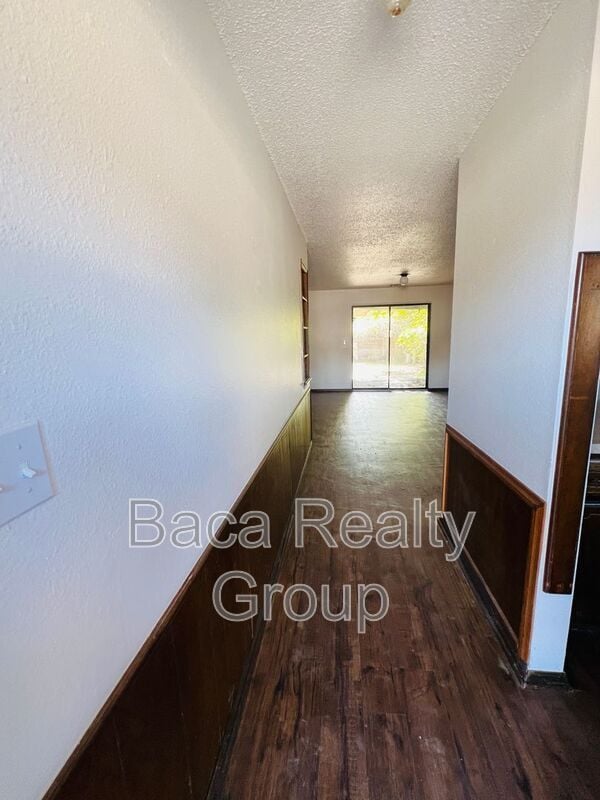 Building Photo - 2264 Donna Dr