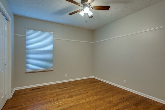 Building Photo - 3 Bed 2 Bath w/bonus room and fence for $2...