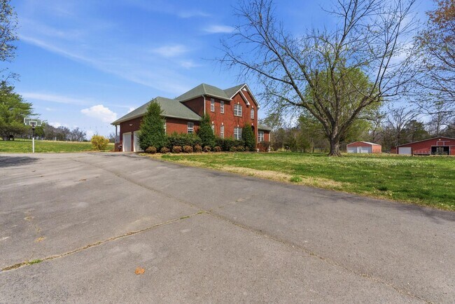Building Photo - 1.25 ACRES IN THE GLADE! - 4 Bed, 3.5 Bath, 3250 sqft Home in Mt. Juliet (Gladeville)