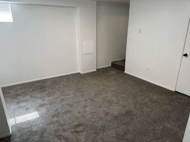 Building Photo - South Ogden town home