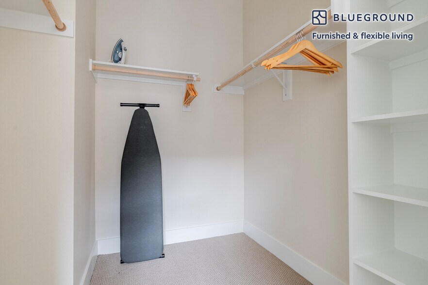 Building Photo - 1501 W Howard Ln