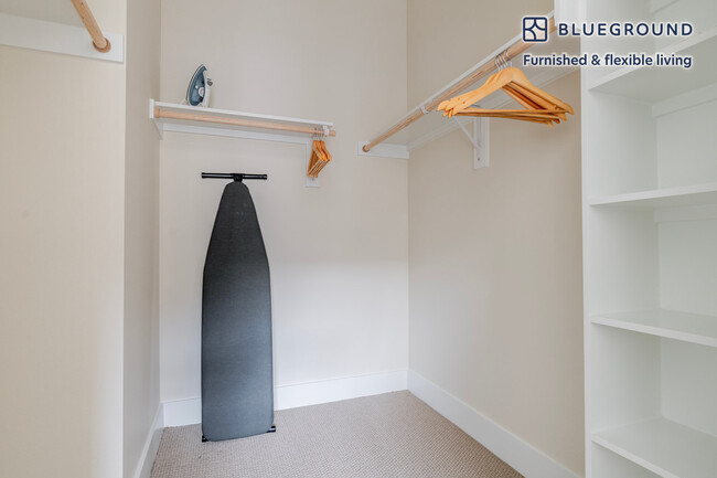 Building Photo - 1501 W Howard Ln