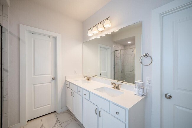 Building Photo - 7525 Desert Needle Dr