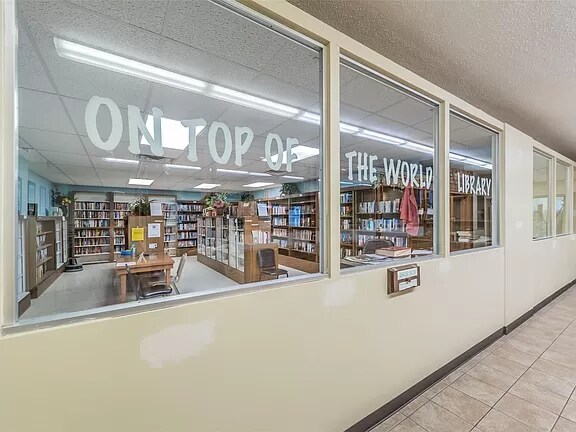 Building Photo - 2402 Ecuadorian Way