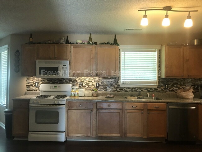 Building Photo - 313 Morning Star Dr