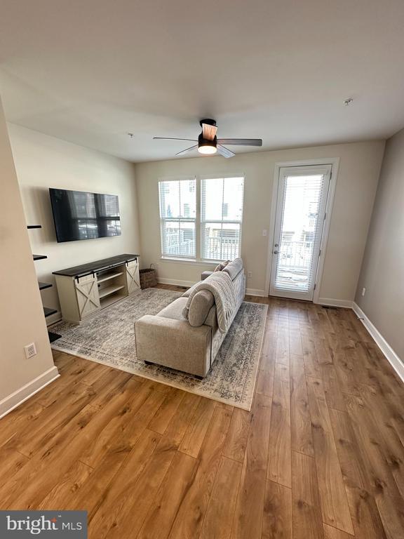 Building Photo - 127 Capital Ct