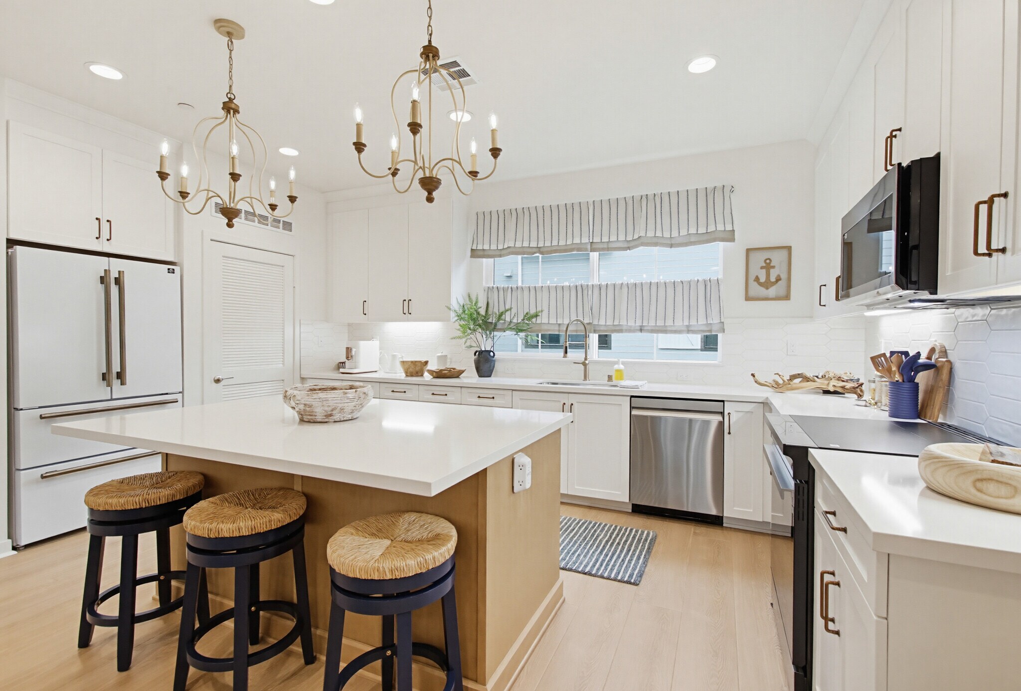 Building Photo - 2528 Delphinium Ln