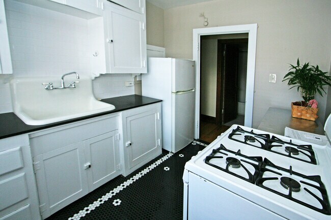 Building Photo - Elmhurst Apartments