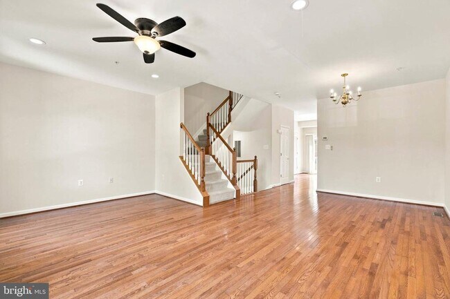 Building Photo - 107 Hearth Ct
