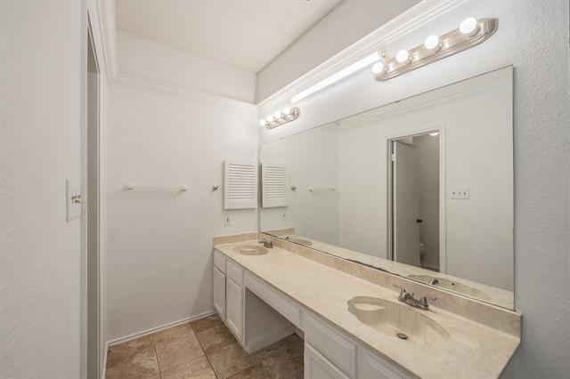 Building Photo - 808 Blessing Creek Dr