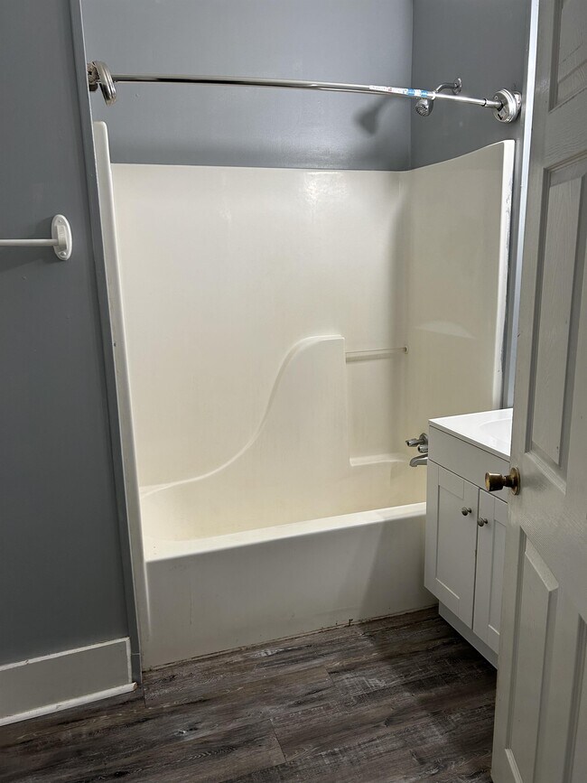 Building Photo - 212 S Bonner St