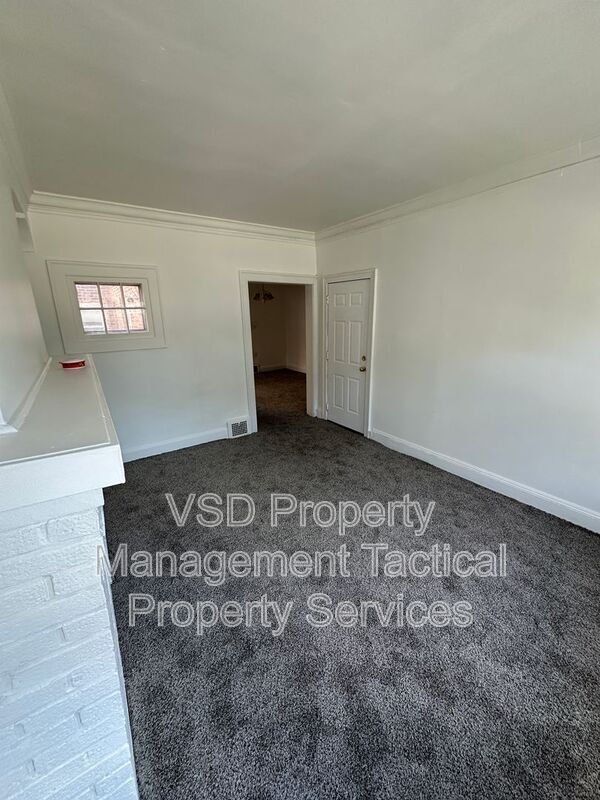 Building Photo - 3285 E 143rd St