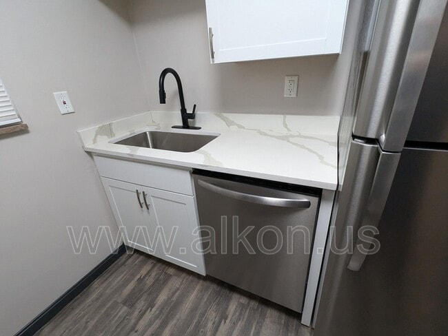 Building Photo - 4205 Coleridge St