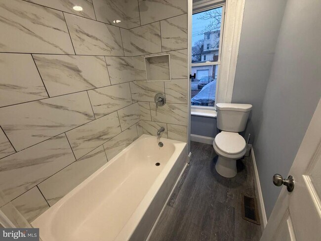 Building Photo - 363 E Airy St