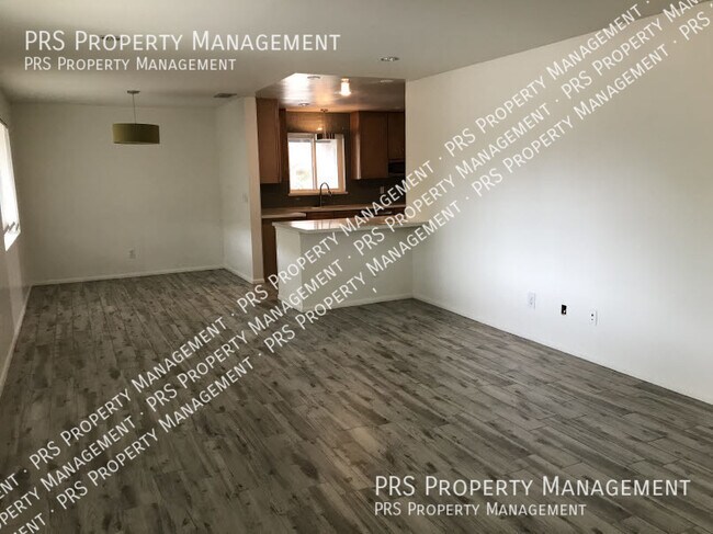 Building Photo - 603 E Solana Dr