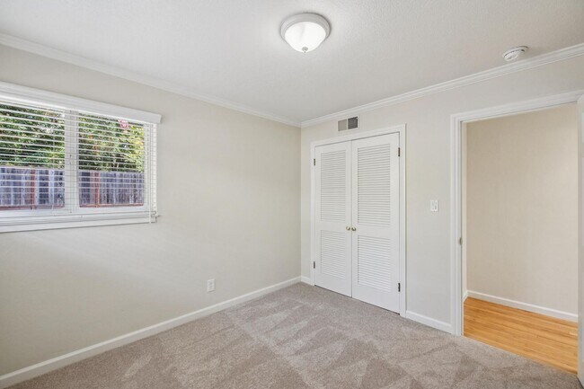 Building Photo - 309 Walsh Rd