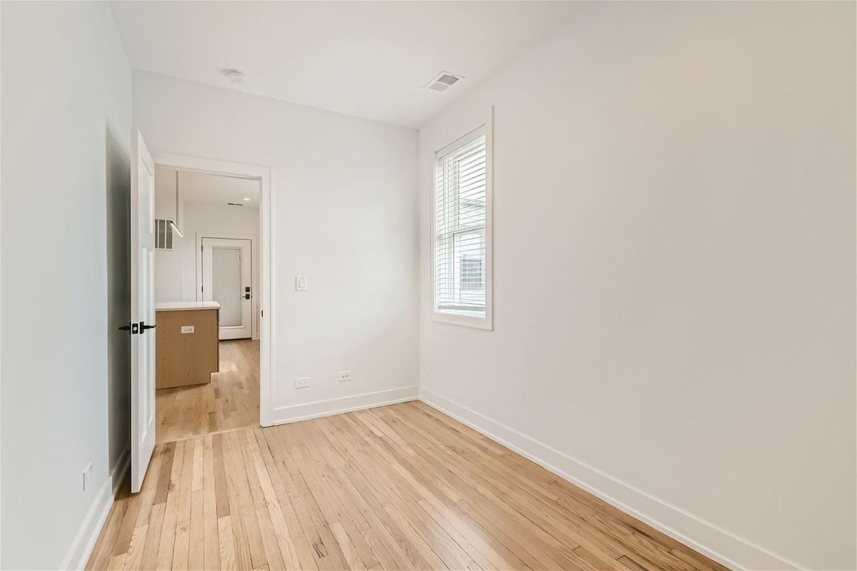 Building Photo - 2604 N Springfield Ave