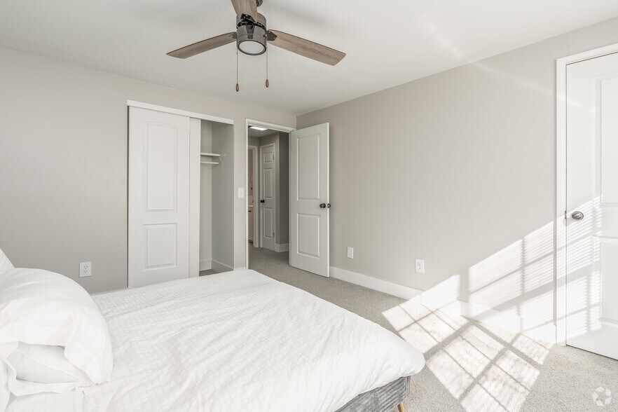 2BR, 1.5BA - 960SF - Primary Bedroom - NAPA