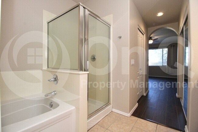 Building Photo - 705 W Queen Creek Rd