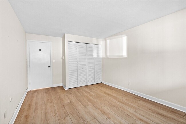 Building Photo - 79 Fountain Ln