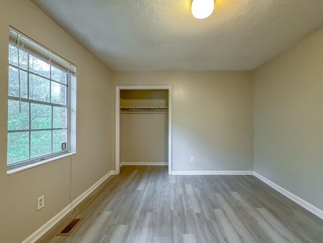 Building Photo - 1726 Hartsfield Rd