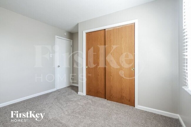 Building Photo - 10705 Creekside Woods Dr