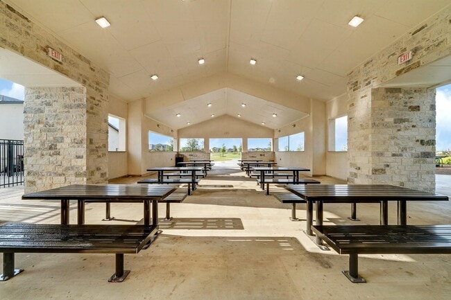 Building Photo - 3831 Turnpike Dr