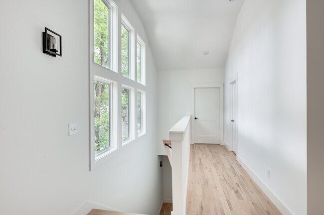 Building Photo - 2430 Little Ave