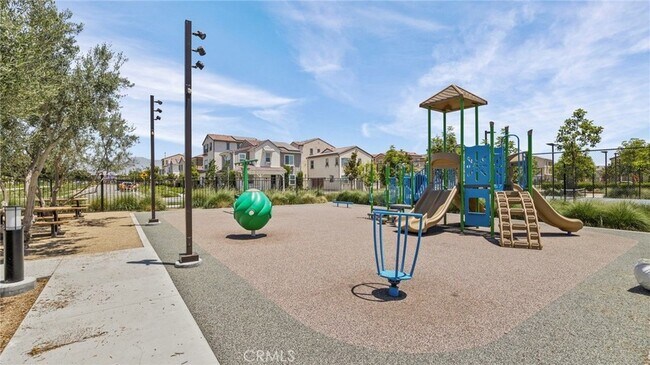 Building Photo - 16282 Meadowhouse Ave