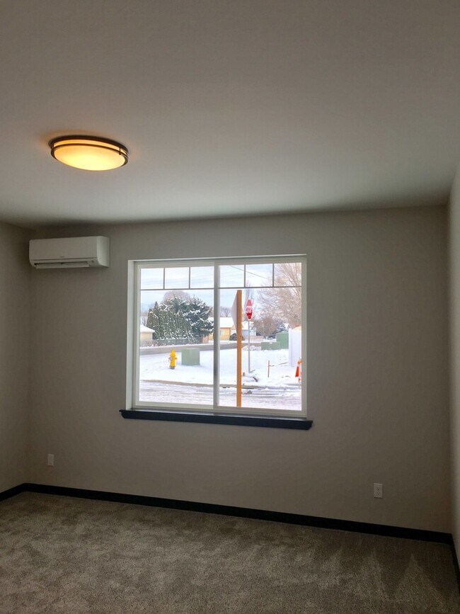 Building Photo - 2303 Landon Ln