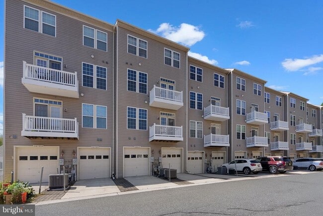 Building Photo - 1616 Hardwick Ct