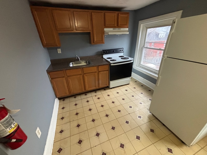 Building Photo - 811 W Main St