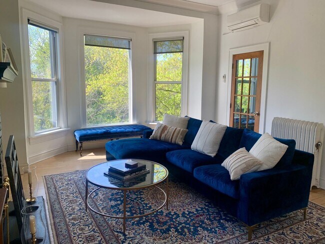 Building Photo - Spacious 3BR Condo in prime Lincoln Park l...
