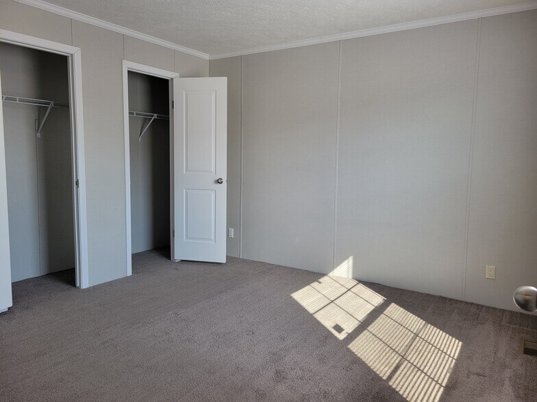 Building Photo - 38060 Leverette Ave