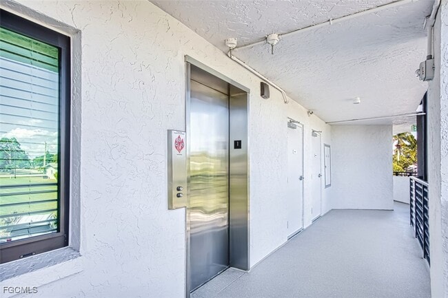 Building Photo - 226 3rd St