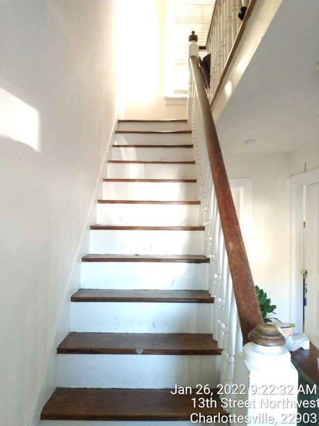 Building Photo - Heart of UVA 13th St  4 BR, 2.5  Bath house within walking distance of UVA