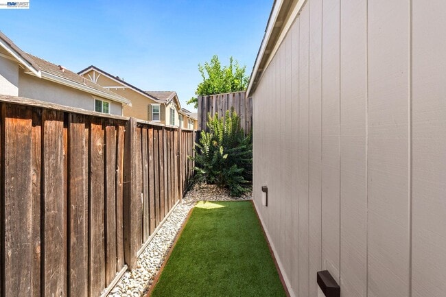 Building Photo - 310 Elworthy Ranch Cir