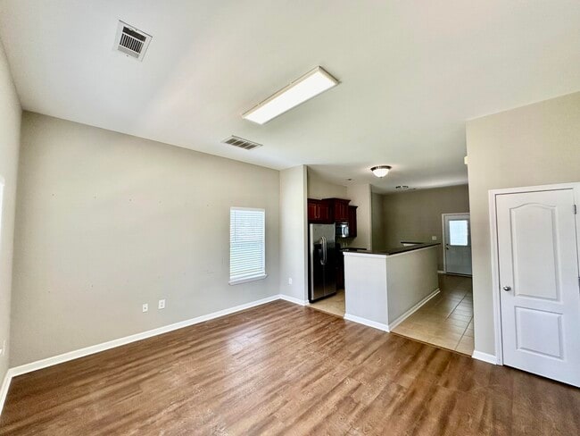 Building Photo - 496 Tropical Way